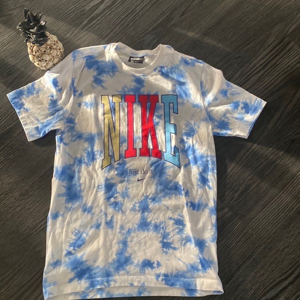 🍍 NIKE TYE DYED WORLD PEACE T-shirt🍍size small🍍@14